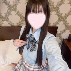 はじめまして!18歳の桜庭みこです!