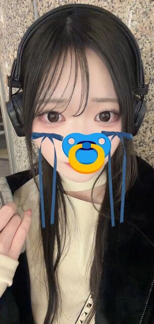 てへ