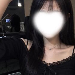 白い肌に黒い服♪